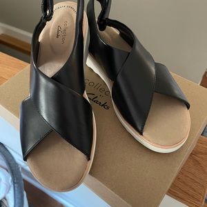 New super cute Clark Sandals !! Black leather